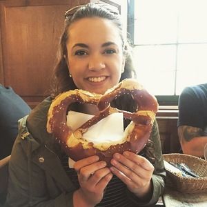 Meet your Posher, Lara